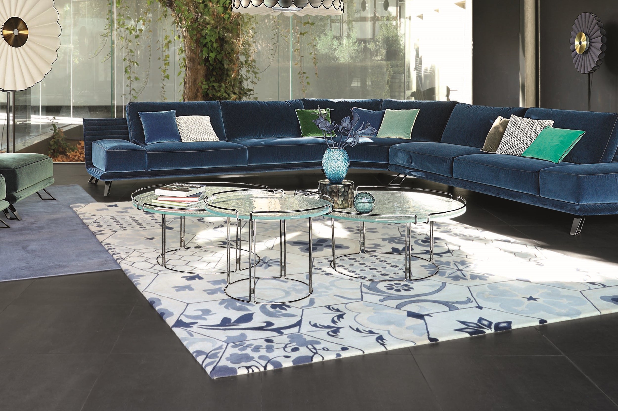 Угловой столик Roche Bobois Bijou в интерьере