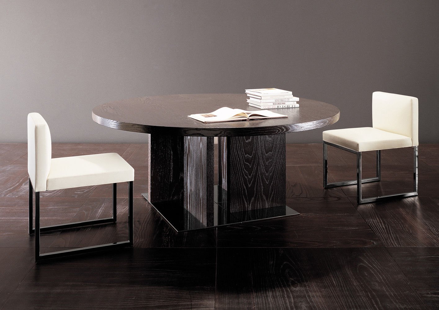 Угловой столик Minotti Toulouse в интерьере
