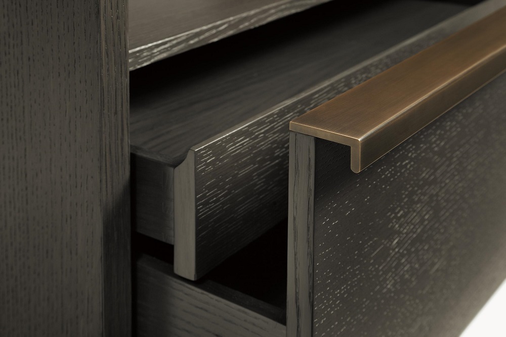 Прикроватная тумба Holly Hunt One Nightstand в интерьере