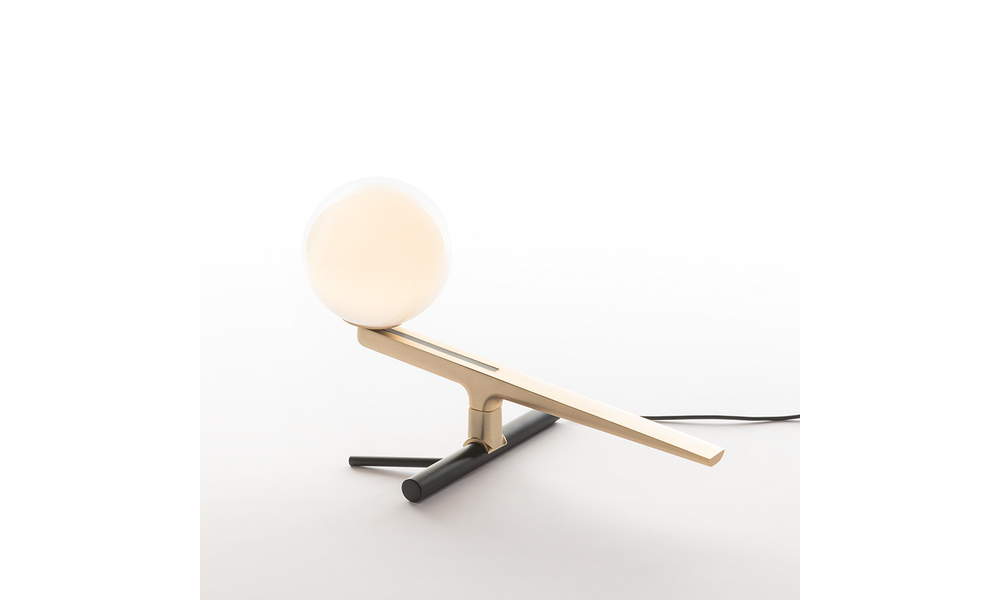 Настольная лампа Artemide Yanzi