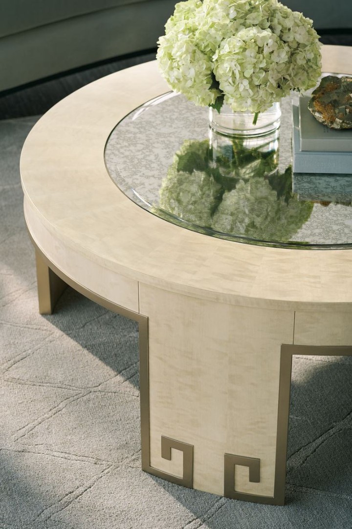 Журнальный столик Caracole Key To Success в интерьере