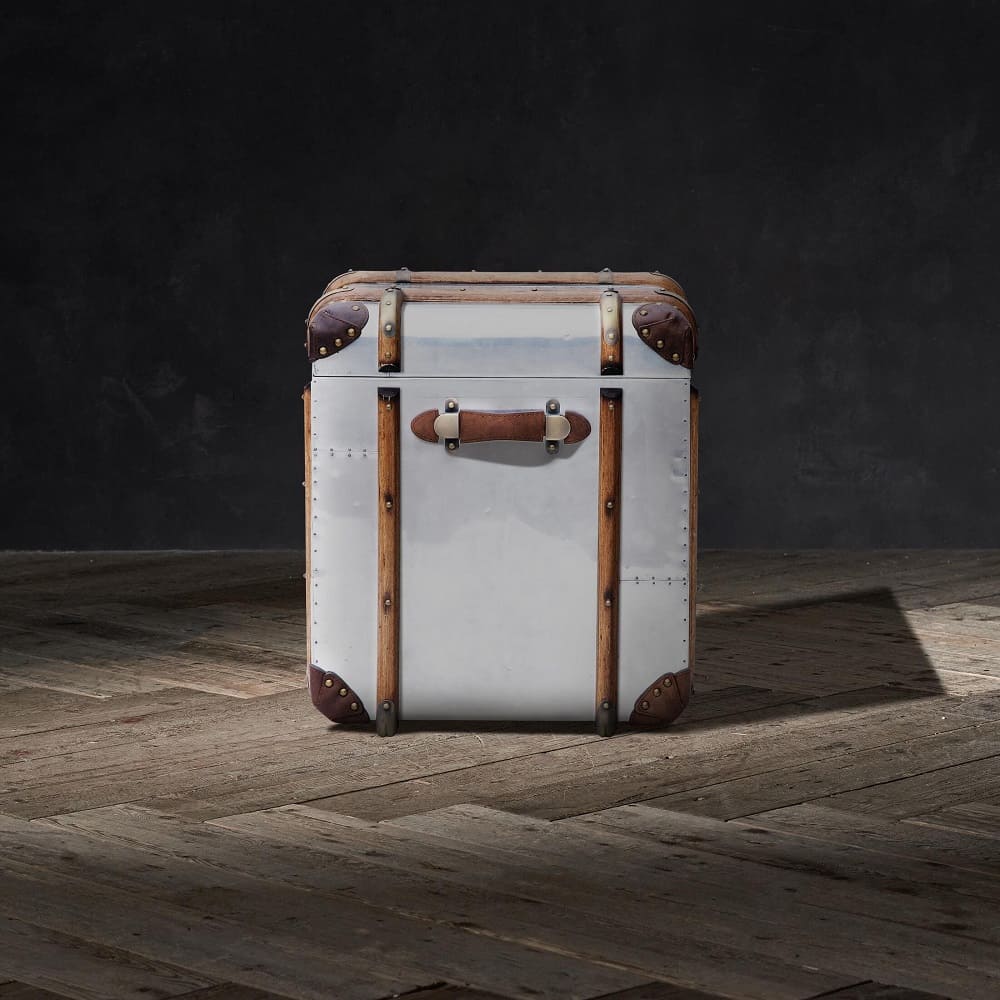 Угловой столик Timothy Oulton Globetrekker в интерьере