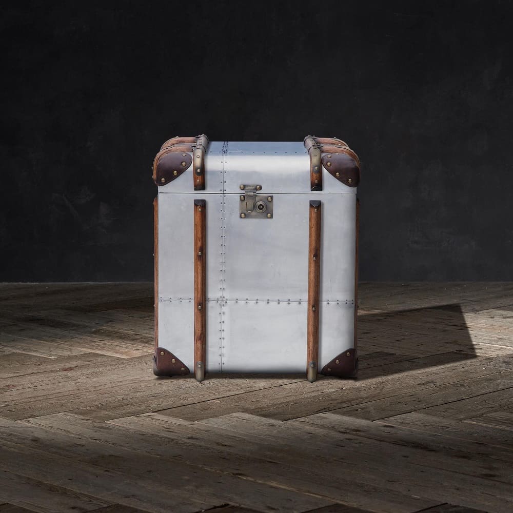 Угловой столик Timothy Oulton Globetrekker в интерьере