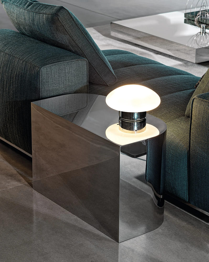 Угловой столик Minotti James в интерьере