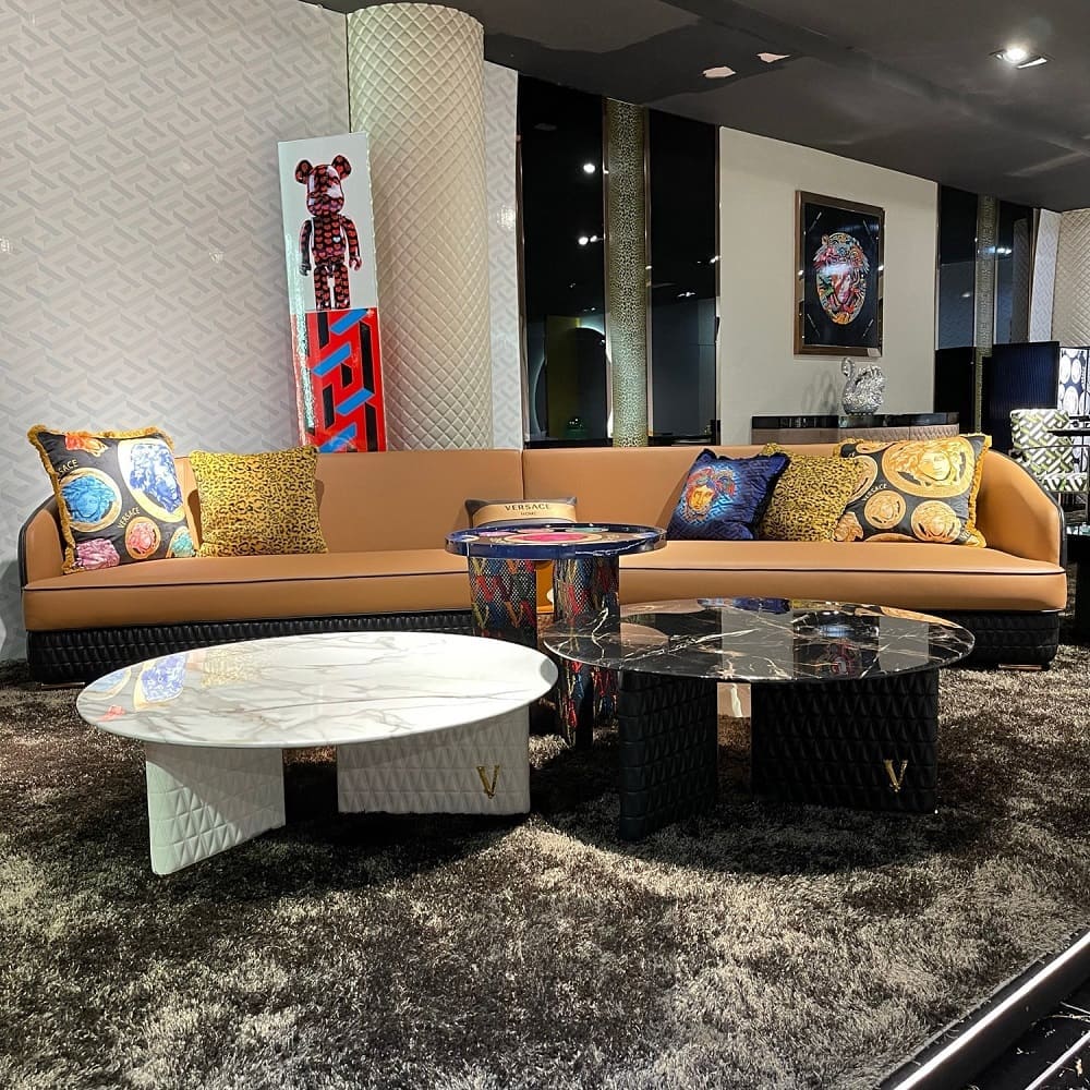 Диван Versace, кожа в интерьере
