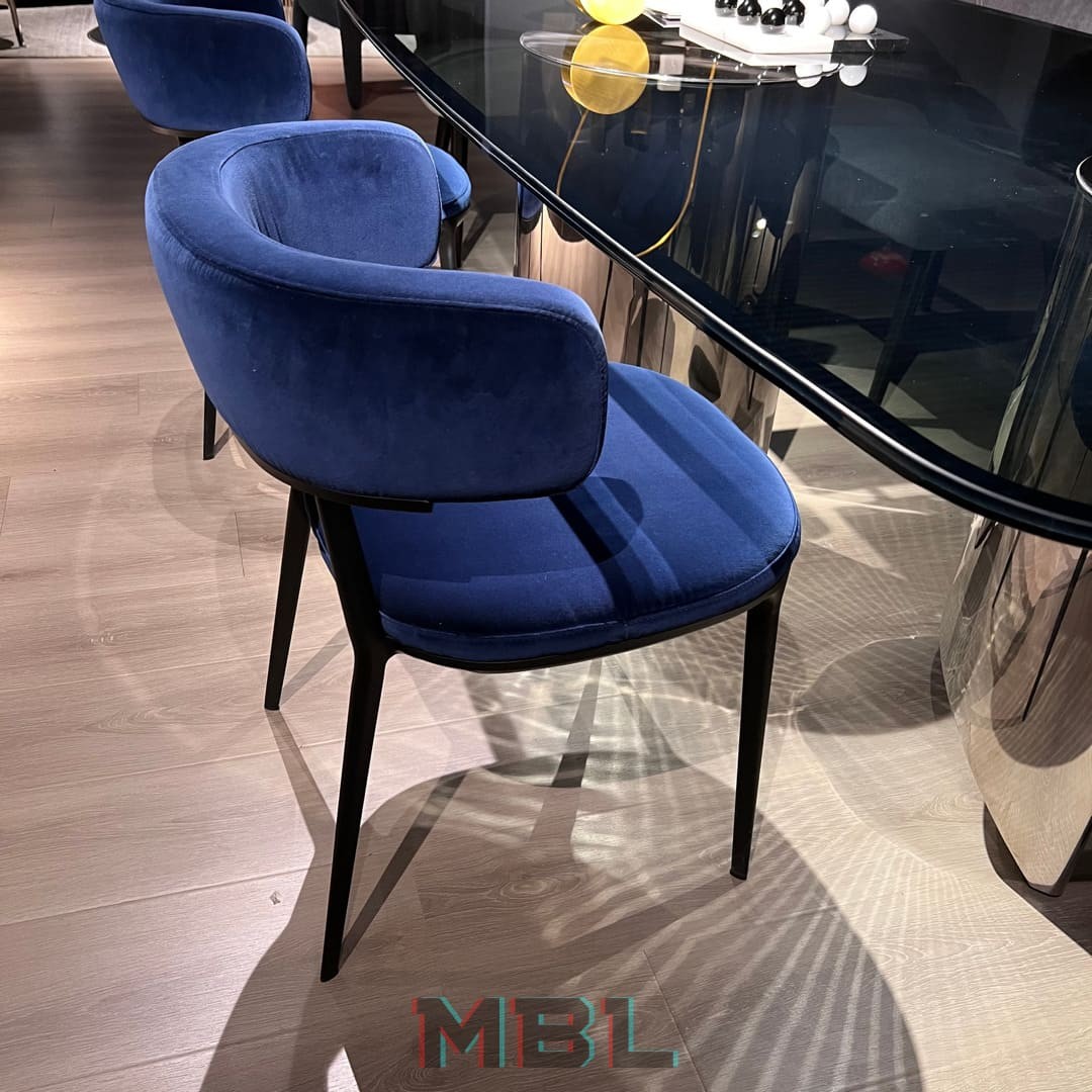 Стул Minotti, синий в интерьере
