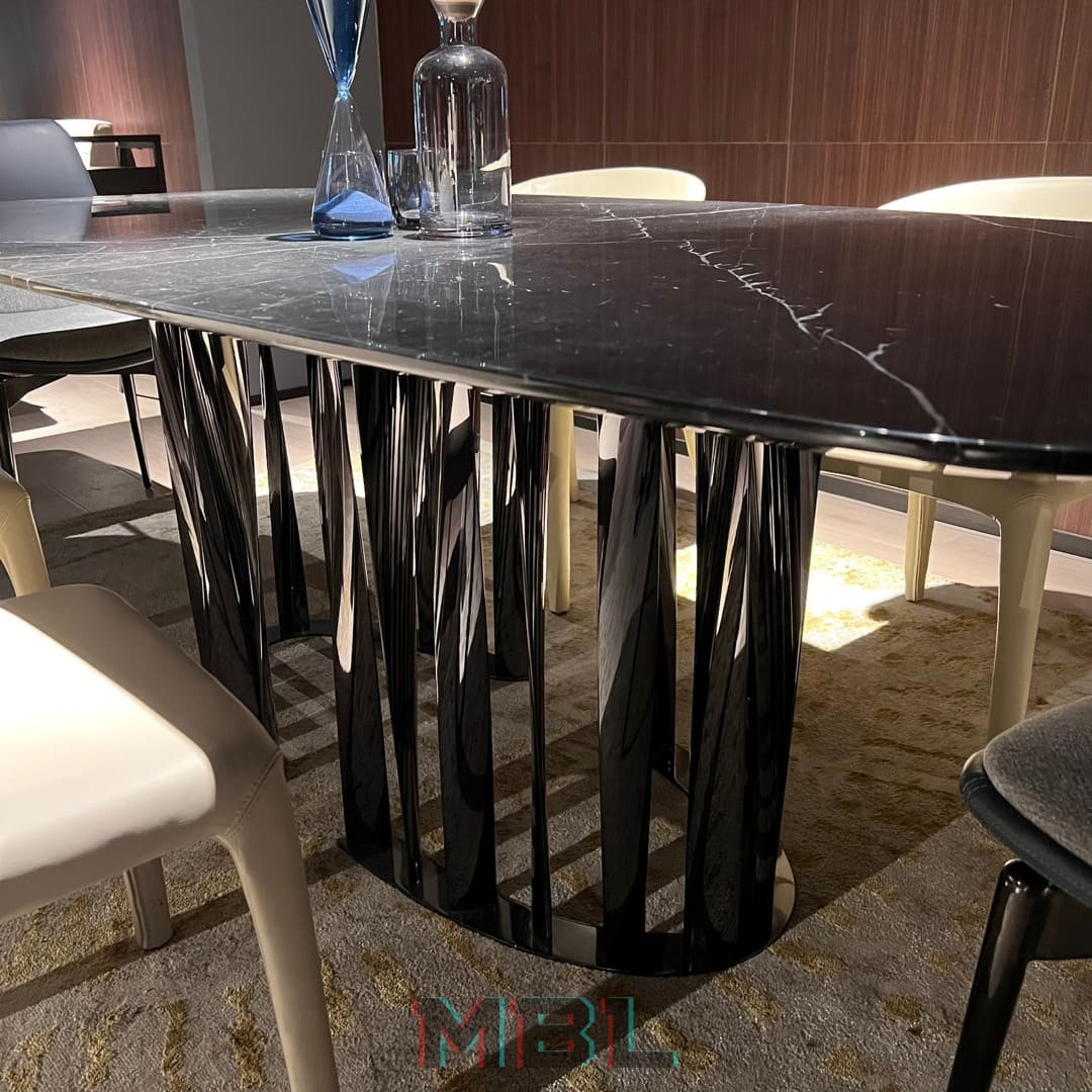 Обеденный стол Minotti, натуральный мрамор в интерьере
