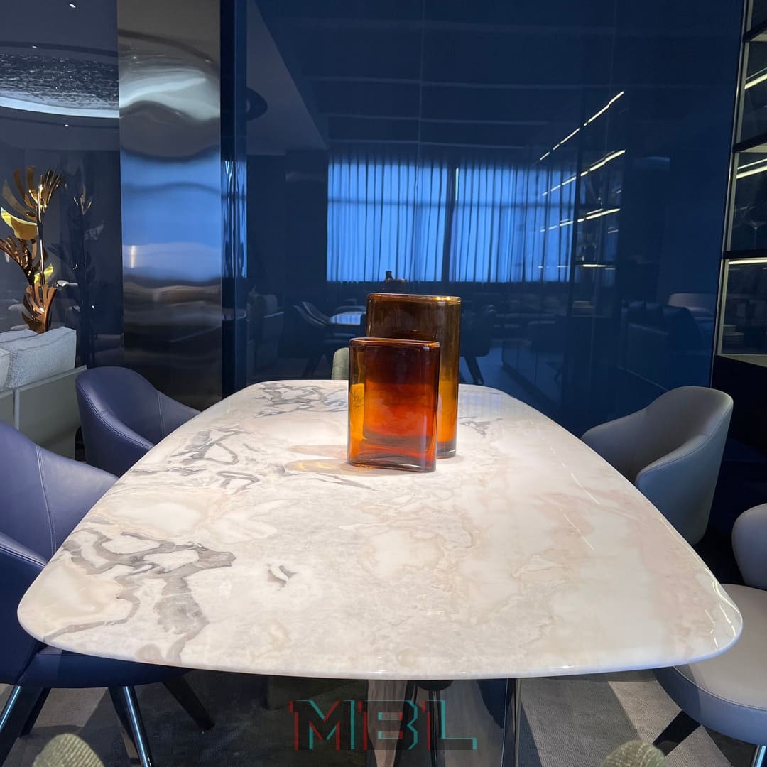 Обеденный стол Minotti 2400, нержавеющая сталь в интерьере