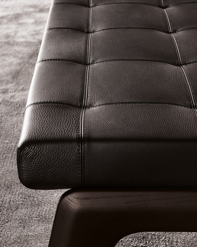 Банкетка Minotti, натуральное дерево в интерьере