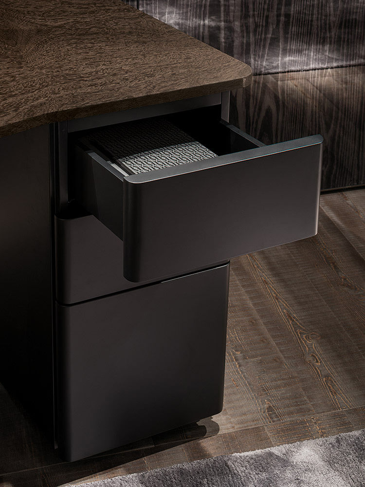 Письменный стол Minotti Jacob, натуральное дерево в интерьере
