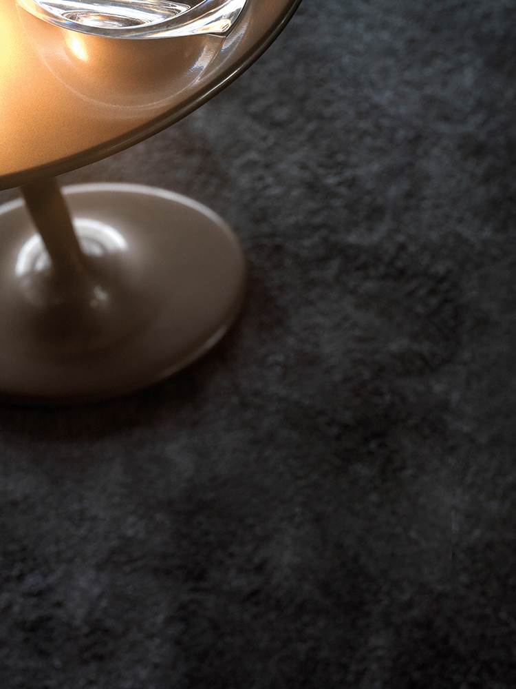Угловой столик Minotti Taiko в интерьере