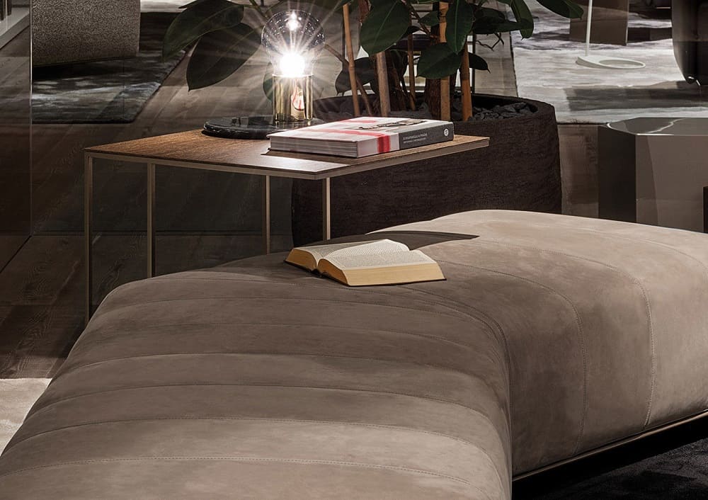 Угловой столик Minotti Leger Bronze в интерьере