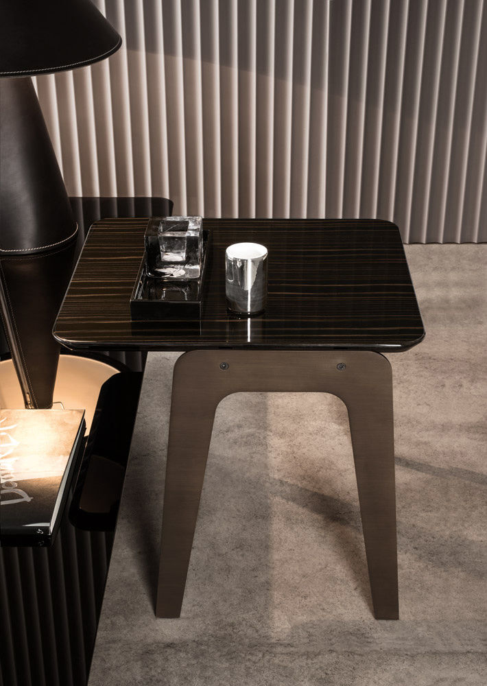 Угловой столик Minotti Kirk Jut Out Top в интерьере