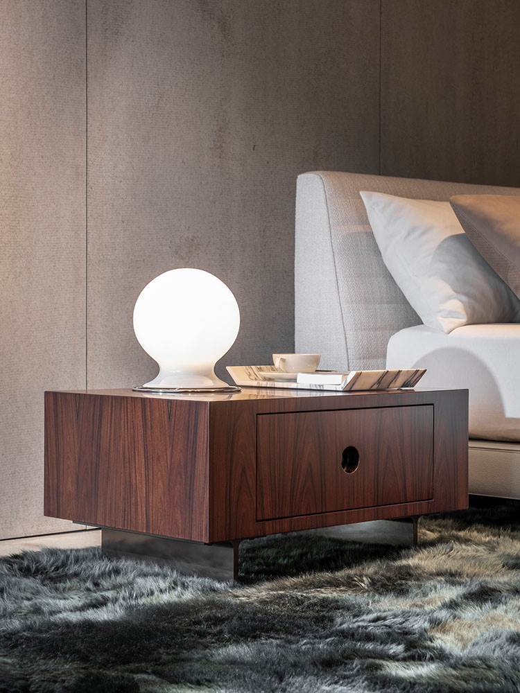 Прикроватная тумба Minotti Brasilia в интерьере