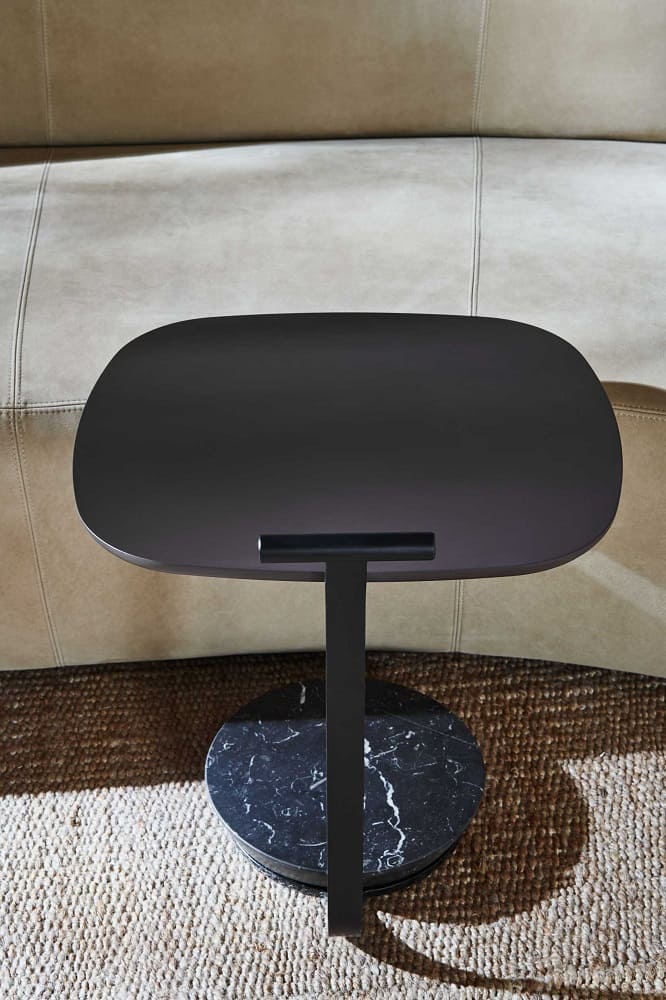 Угловой столик Molteni Surf в интерьере