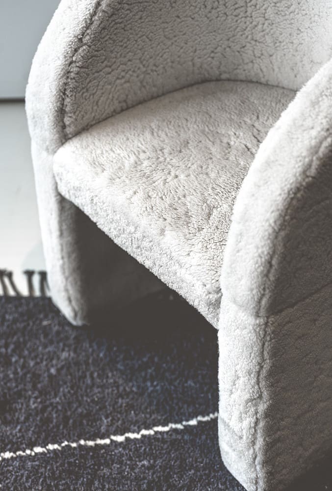 Стул Baxter Lazybones Mouton в интерьере