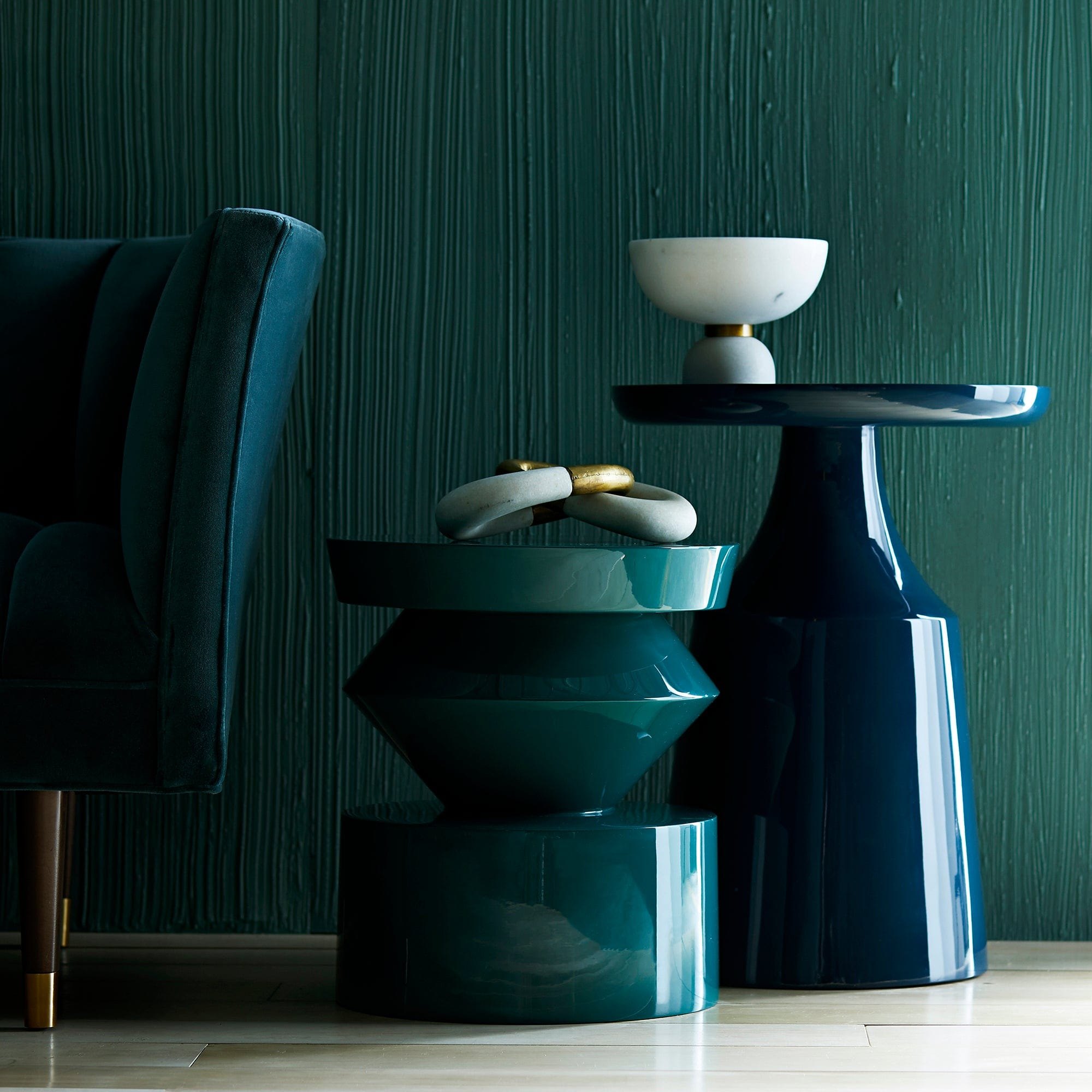 Угловой столик Arteriors Home Uma в интерьере